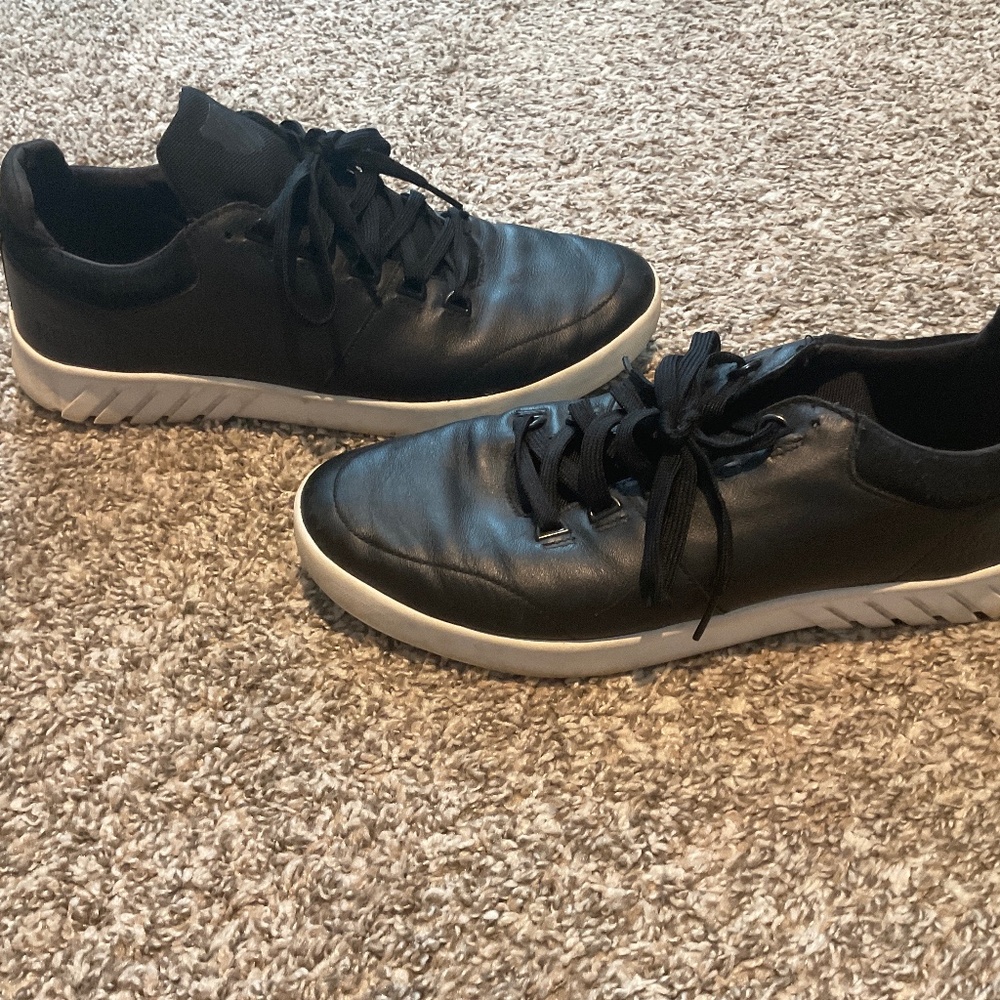 Mens KSwiss court style black leather sneaker size 11